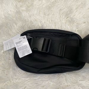 NWT lululemon everywhere belt bag black